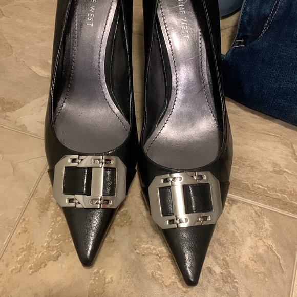 Vintage Nine West Black Heel with Silver Buckle Detailing. - Picture 3 of 8